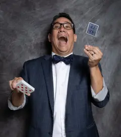 Headshot of Louie Foxx