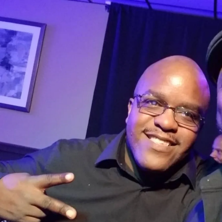 Headshot of Robert Stephens